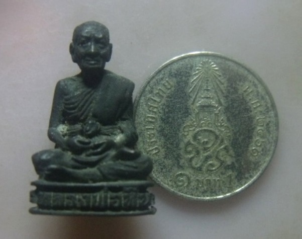 **เบาๆ**รูปหล่อรุ่นแรก ฉลองอายุ ๗๖ ปี หลวงปู่หิน วัดระฆัง ปี ๒๕๑๘**เนื้อนวะ ตอกโค้ด สวยๆ 