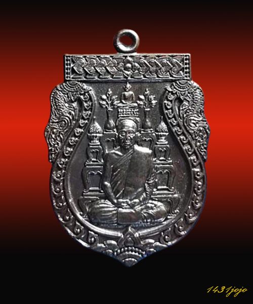 หลวงปู่สรวง เหรียญเสมาโต๊ะหมู่เนื้อนวะ รุ่นมงคลบารมี ปี 2555 กล่องวัดเดิมๆ