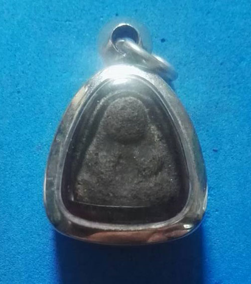 พระปิดตา เนื้อผงผสมว่าน เก่าๆ ไม่ทราบที่ครับ