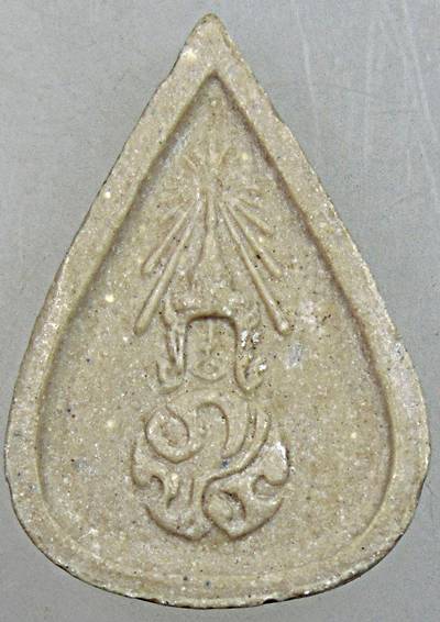 พระแก้วมรกต เนื้อผง หลัง ภปร. ปี 2530 พิธีมหาพุทธาภิเษก ณ พระอุโบสถ์ วัดบวรนิเวศวิหาร และ วัดพระศรีร