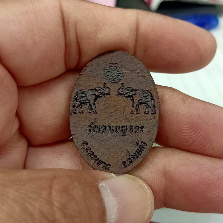 หลวงปู่ทวด วัดช้างให้ ออก วัดเขาเบญจขร อ.คลองหาด จ.สระแก้ว เนื้อไม้แกะ สวยคม เดิมๆ ไม่มีกล่อง