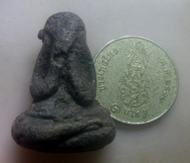 **เบา​ๆ​**พระปิดตามหาลาภ เนื้อว่าน หลังปิดจีวร เก่าๆ ไม่ทราบที่**เนื้อจัด สวยๆ เชิญชมครับ