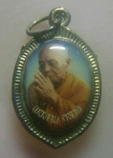 **เบา​ๆ​**ล็อกเก็ตหลวงปู่ทวด วัดช้างให้ หลังพ่อท่านคล้าย วัดสวนขัน ฉากน้ำเงิน**สวยๆ เชิญชมครับ