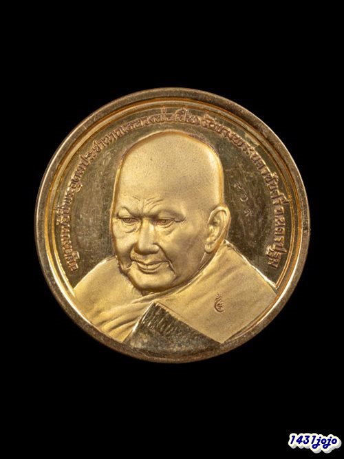 เหรียญรูปเหมือนหลังหัวเสือ หลวงพ่อเปิ่น วันเกิด ปี 2541 ชุบทองปัดเงาพ่นทราย กล่องวัดเดิมๆครับ