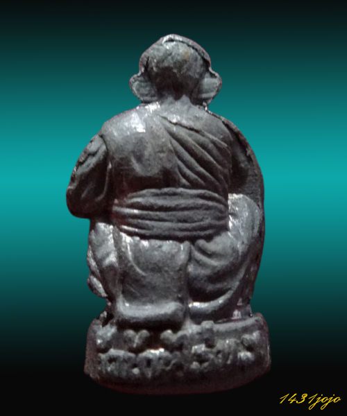 รูปหล่อปั้มเนื้อตะกั่ว หลวงพ่อคูณ รุ่นเสาร์ 5 คูณทวี ปี 2536