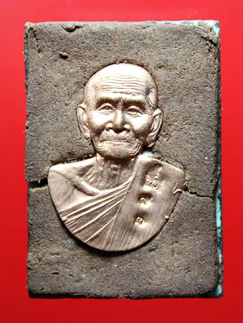 ล็อกเก็ตเต็มองค์ รุ่นแรก ฉากสี่เหลี่ยม เสาร์ ๕ มหาเศรษฐี" หลวงปู่บุญมา กตฺปุณโญ จ.อุบลราชธานี