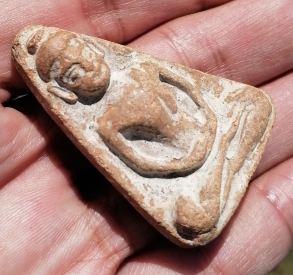 พระกันผี​ พิมพ์ใหญ่​ เนื้อดิน หลวงพ่อกวย​ ชุตินธโร​ วัดโฆษิตาราม​ ยุคต้น​ เคาะเดียว   