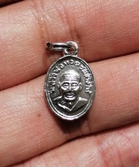 เหรียญเม็ดแตงหลวงปู่ทวด​-พระอาจารย์ทิม​ เนื้ออัลปาก้าชุบนิคเกิ้ล​ เคาะเดียว  