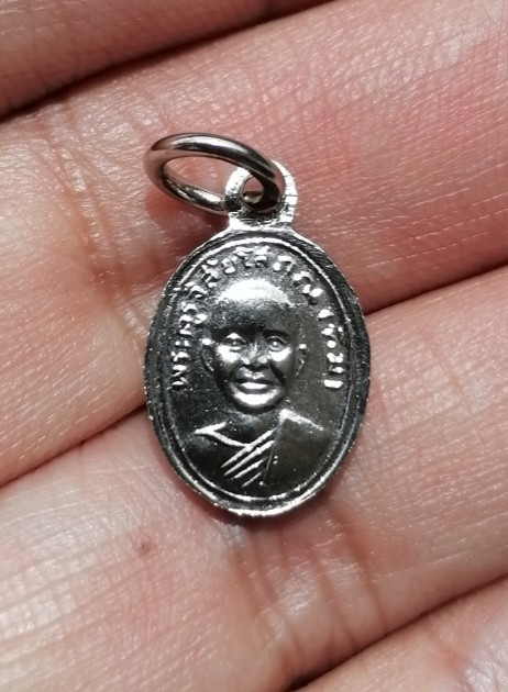 เหรียญเม็ดแตงหลวงปู่ทวด​-พระอาจารย์ทิม​ เนื้ออัลปาก้าชุบนิคเกิ้ล​ เคาะเดียว