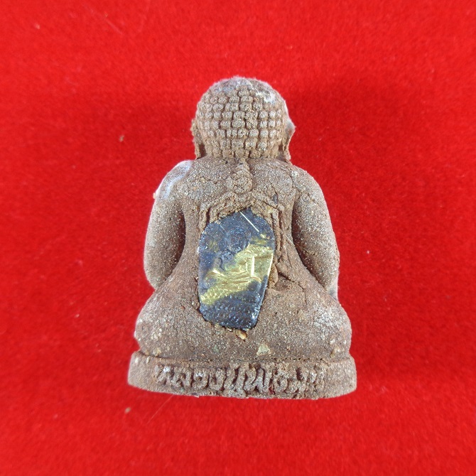 พระปิดตาเศรษฐีมหาลาภ หลวงพ่อพัฒน์ วัดห้วยด้วน จ.นครสวรรค์ เนื้อผงมวลสารสีน้ำตาล ฝั่งตะกรุดเงิน