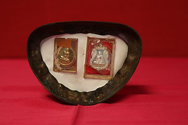 พระบูชาพระสังกัจจายน์มหาลาภรุ่นแรก หลวงพ่อเอียด วัดไผ่ล้อม ปี 2558 ฝังเหรียญดัง 2 เหรียญ