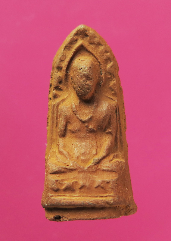 พระเนื้อดิน ครูบาพรหมจักร  วัดพระพุทธบาทตากผ้า