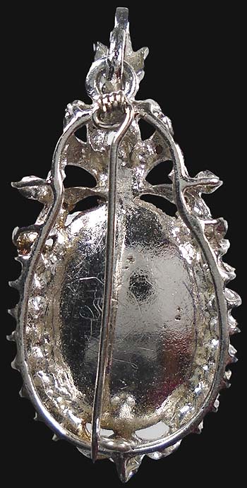 ล็อคเก็ตล้อมเพชร