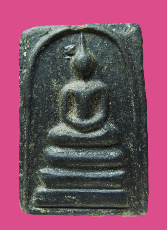 สมเด็จหลวงพ่อกวย เนื้อผงน้ำมัน (สีดำ) วัดโฆษิตาราม