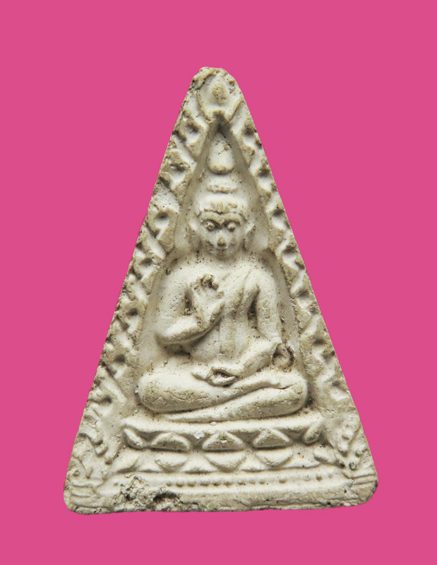 พระผงของขวัญ รุ่น 4 พระธรรมขันธ์ พิมพ์สามเหลี่ยม วัดปากน้ำ ปี 2514 องค์ที่ 2