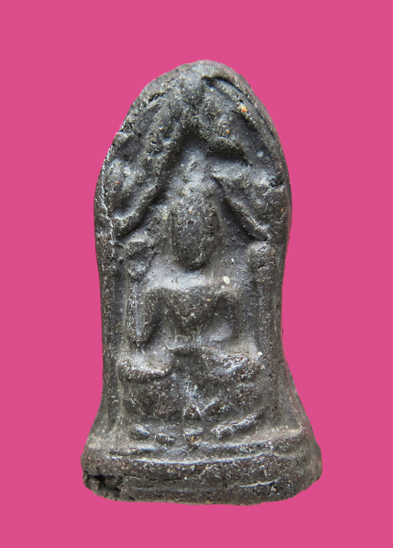 พระพิมพ์พุทธกวักเนื้อดินโป่ง หลวงพ่อเต้า วัดเกาะวังไทร นครปฐม ปี2496