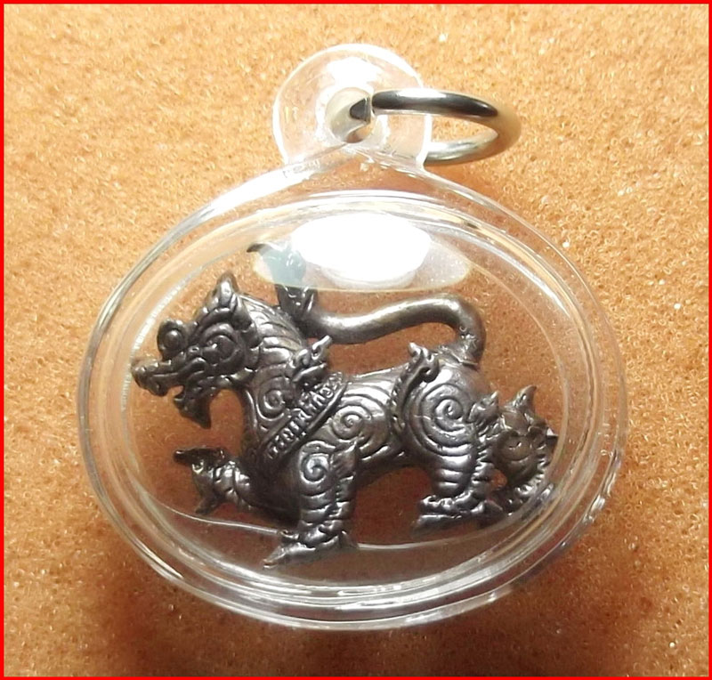 สิงห์ สิงหราช รุ่นแรก หลวงพ่อสืบ วัดสิงห์ จ.นครปฐม เนื้อโลหะผสม ปี 2552 พร้อมเลี่ยม-1