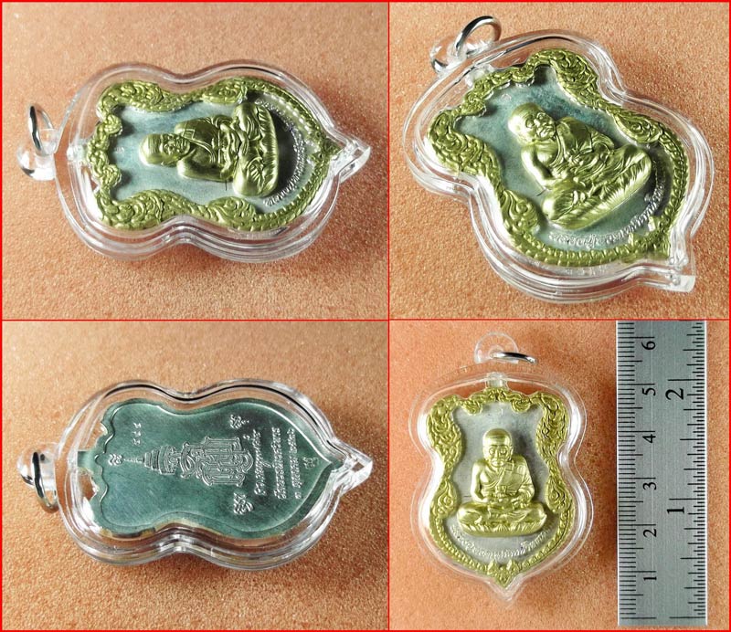 เหรียญเสมาใหญ่ หลวงปู่ทวด สมเด็จพระสังฆราช วัดบวรฯ เนื้อกะไหล่เงินหน้ากากทอง ปี 2536 เลี่ยม