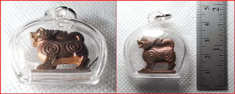 สิงห์ห้อยกล้อง หลวงปู่คำมี วัดถ้ำคูหาสวรรค์ จ.ลพบุรี เนื้อทองแดงปั๊ม ปี 2523 เลี่ยมพร้อม # 3