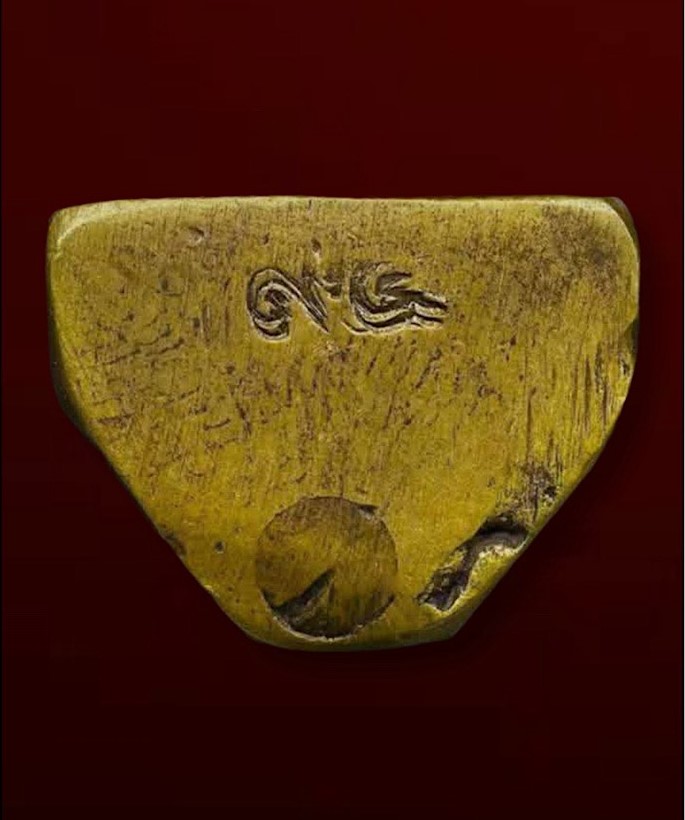 รูปหล่อหลวงพ่อทบธัมมปัญโญ รุ่นฉลองอายุครบ๙๔ปี พิมพ์ ท.เหลี่ยม เนื้อทองเหลือง วัดชนแดน ปี2516