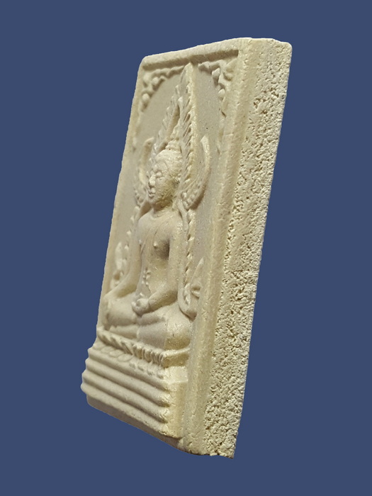 ***ศักดิ์ศรีรุ่นแรกครับ***พระพุทธชินราช หลวงพ่อคูณปริสุทโธ เนื้อผงน้ำมัน ออกวัดแจ้งนอก ปี 2512