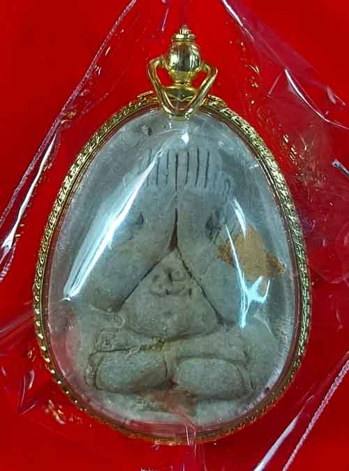 พระปิดตาสารพัดดีหลวงพ่อคูณ เนื้อผงธูปแช่น้ำมนต์+ฝังตะกรุด+จีวรหลวงปู่ทิม ออกวัดบ้านคลอง ปี2538 