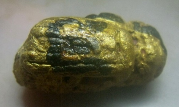 **เบาๆ**พญาต่อเงิน-ต่อทอง เนื้อผงทาทอง จารยันต์ เก่าๆ ไม่ทราบที่**วัตถุมงคลแห่งโชคลาภ สวยๆ