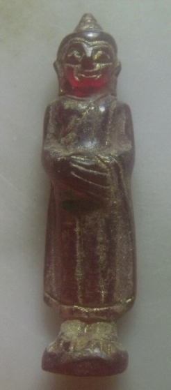 **เบา​ๆ​**พระพุทธปางอุ้มบาตร เนื้อหินแกะสีแดง ปิดทอง เก่าๆ ไม่ทราบที่**สวยๆ เชิญชมครับ