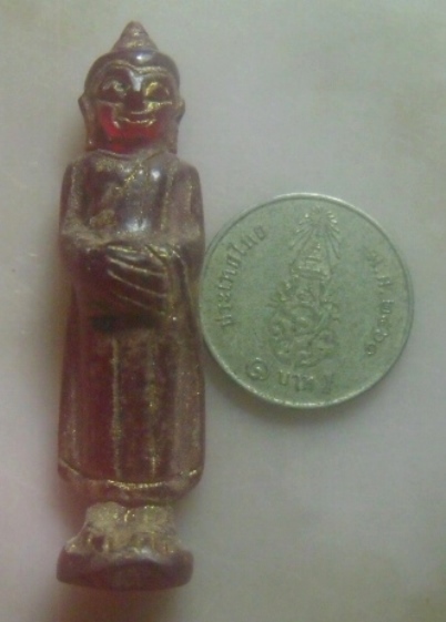 **เบา​ๆ​**พระพุทธปางอุ้มบาตร เนื้อหินแกะสีแดง ปิดทอง เก่าๆ ไม่ทราบที่**สวยๆ เชิญชมครับ