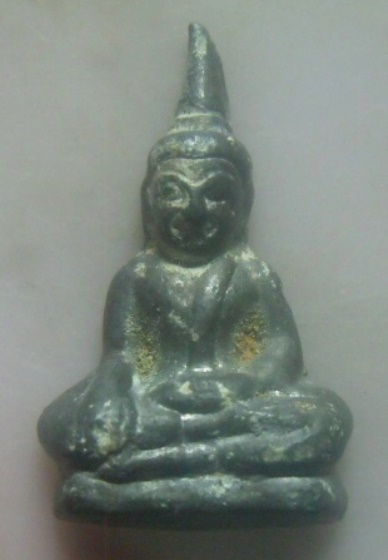 **เบาๆ**พระท่ากระดานเนื้อชินตะกั่ว มีคราบกรุ เก่า ไม่ทราบที่**สวยๆ เชิญชมครับ