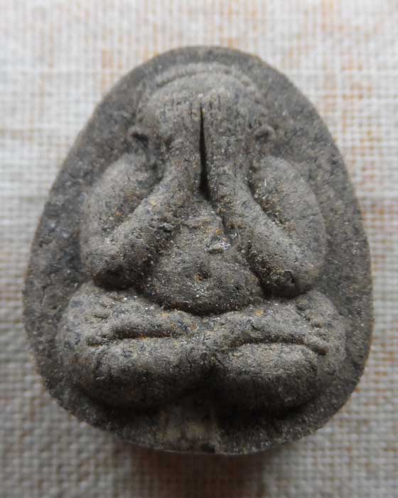 พระปิดตาหลังยันต์ดวงเล็ก สมเด็จพระญาณสังวร (เจริญ) วัดบวรนิเวศวิหาร ปี๒๕๒๓ (หลวงปู่โต๊ะปลุกเสก)