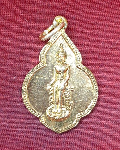 เหรียญหลวงพ่อโต กะไหล่ทอง วัดพิชัยนาวาส อ.หันคา จ.ชัยนาท
