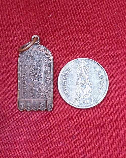 เหรียญรอยพระพุทธบาท วัดท่าไม้ จ.สมุทรสาคร ปี2537 (เหรียญที่2)