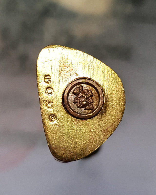 รูปหล่อรุ่น รวยทันใจ ๙๙ หลวงพ่อพัฒน์ วัดห้วยด้วน จ.นครสวรรค์ เนื้อทองทิพย์ก้นชนวน หมายเลข 1803