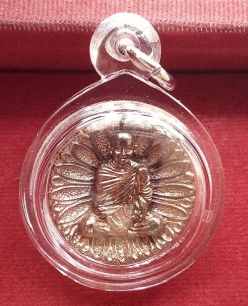 เหรียญดอกพิกุล หลวงพ่อแพ วัดพิกุลทอง ปี2521 เนื้อกะไหล่นาค...เคาะเดียวแดง...