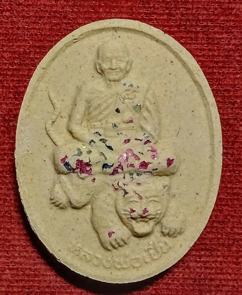 พระผงนั่งเสือโรยพลอย รุ่นมหาเศรษฐี หลวงพ่อเปิ่น วัดบางพระ นครปฐม ปี34...เคาะเดียวแดง...