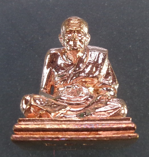 รูปหล่อลอยองค์หลวงปู่ทวดเหยียบน้ำทะเลจืด รุ่นนิรันตราย วัดแค จ.สุพรรณบุรี เนื้อทองแดง สวยครับ