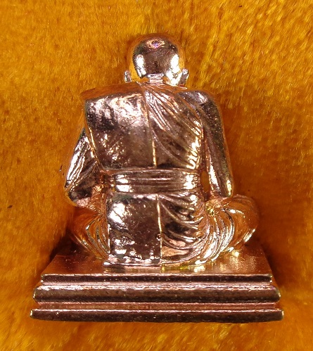 รูปหล่อลอยองค์หลวงปู่ทวดเหยียบน้ำทะเลจืด รุ่นนิรันตราย วัดแค จ.สุพรรณบุรี เนื้อทองแดง สวยครับ