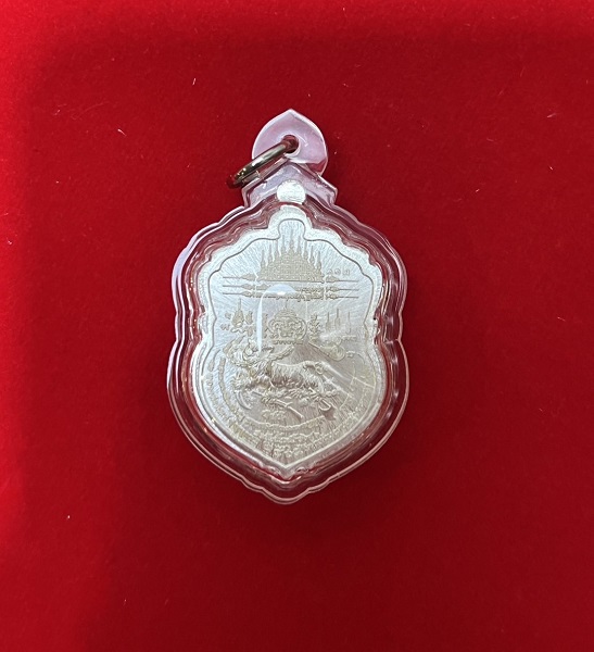 เหรียญเสมาพยัคฆ์บารมี หลวงพ่อพัฒน์ วัดห้วยด้วน จ.นครสวรรค์ รุ่น ๒ เนื้อเงินลงยา สวยครับ