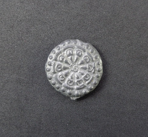 งบน้ำอ้อยเนื้อชินตะกั่วพรายเงิน ขนาด 2 ซม. สวยครับ