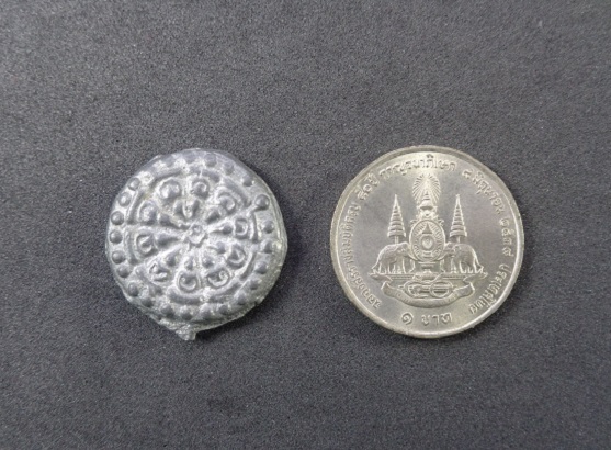 งบน้ำอ้อยเนื้อชินตะกั่วพรายเงิน ขนาด 2 ซม. สวยครับ