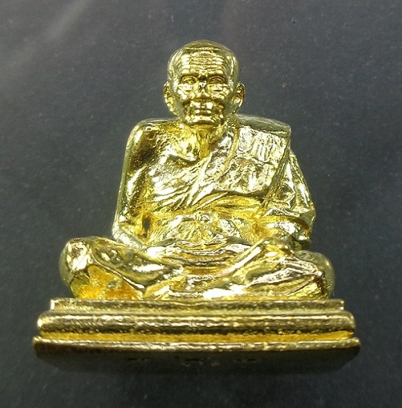 รูปหล่อลอยองค์หลวงปู่ทวดเหยียบน้ำทะเลจืด รุ่นนิรันตราย วัดแค จ.สุพรรณบุรี เนื้อทองมหาชนวน สวยครับ