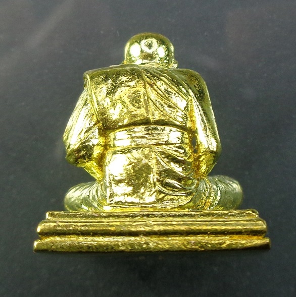 รูปหล่อลอยองค์หลวงปู่ทวดเหยียบน้ำทะเลจืด รุ่นนิรันตราย วัดแค จ.สุพรรณบุรี เนื้อทองมหาชนวน สวยครับ