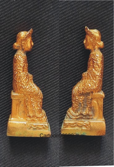 รูปหล่อกระไหล่ทอง เจ้าแม่ลิ้มกอเหนี่ยว จ.ปัตตานีครับ