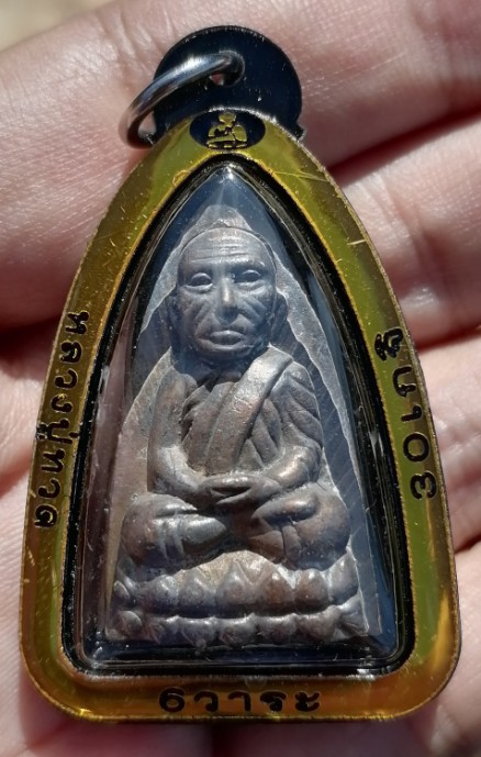 หลวงปู่ทวด​ พิมพ์เตารีด​ ปลุกเสก​ 6​ วาระ​ 30​ เกจิ ตอกหมายเลข​ เลี่ยมกันน้ำ​ ปี​ 2566​ เคาะเดียว   