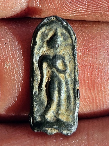 พระพิจิตร เม็ดข้าวเม่า พิมพ์ ลีลา 2 หน้า เนื้อชิน