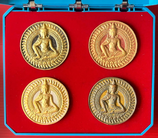 จตุคาม รุ่น"สิริสมบัติ ๕๐" โรงเรียนวัดบวรนิเวศ ชุดเนื้อว่านพิเศษ พิมพ์ใหญ่ 5 ซม. พร้อมกล่องสวยหรู "