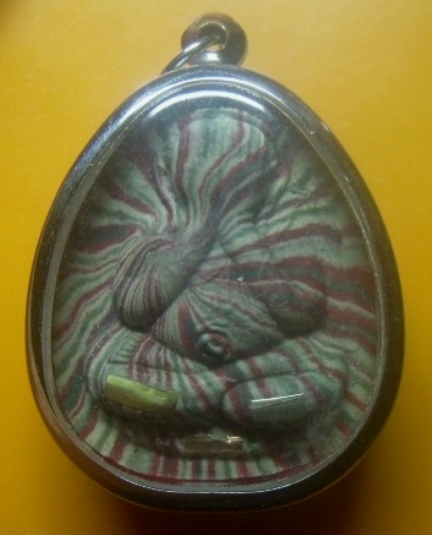 **เบาๆ**พระปิดตาจัมโบ้ เนื้อผงสายรุ้ง ฝังตะกรุด หลวงพ่อแพ วัดพิกุลทอง จ.สิงห์บุรี ปี ๒๕๓๕**ใส่กรอบ