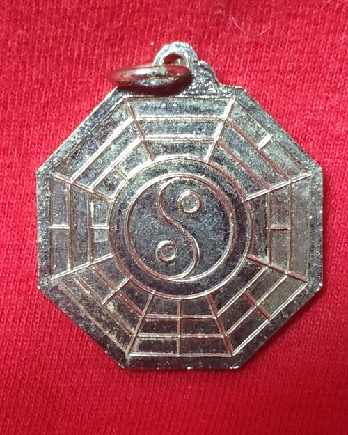 เหรียญหลวงเตี่ยโจวซือ หลังยันต์โป้ยข่วย กะไหล่เงิน ถ้ำเขาวง