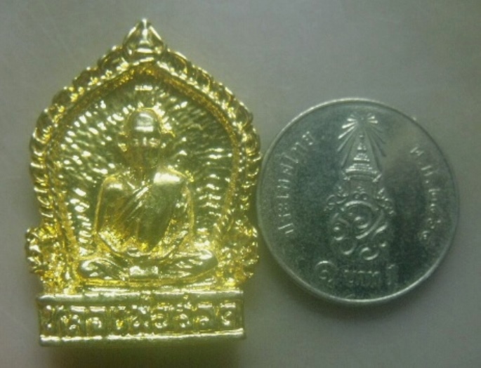 **เบาๆ**เหรียญหล่อหลวงพ่อฮวด วัดหัวถนนใต้ จ.นครสวรรค์ ปี ๒๕๓๗**หลังยันต์ กะไหล่ทอง สวยๆ